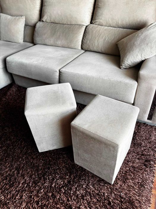 Sofá com chaise longue e arrumação