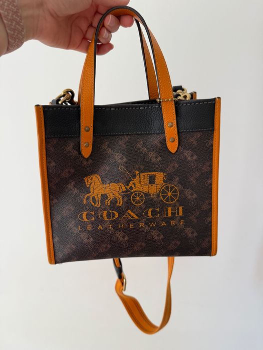 Mala Coach Field Tote 22, Horse and Carriage print