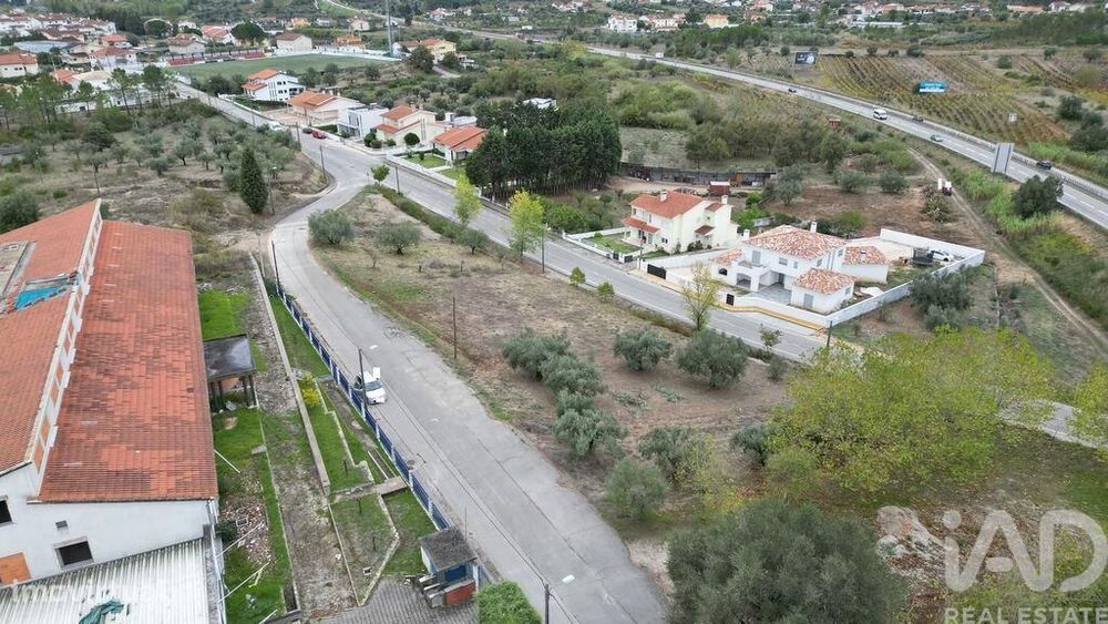 Terreno para construção em Souselas e Botão