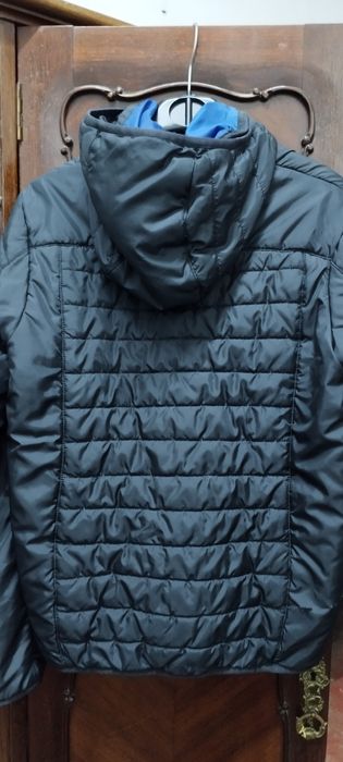 Várias peças de roupa