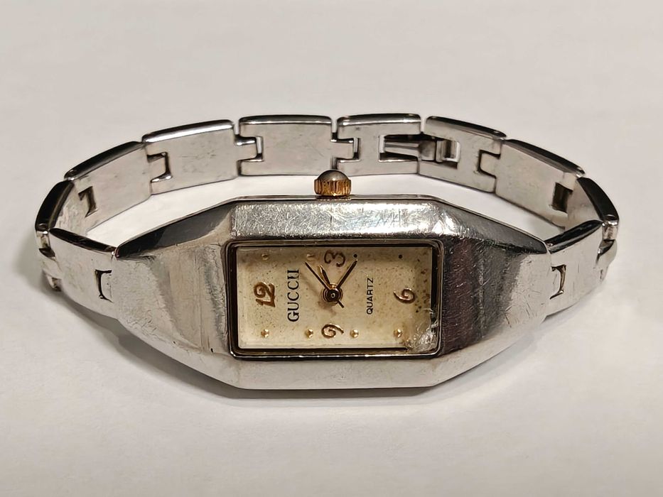 Кварцевые часы Gucci