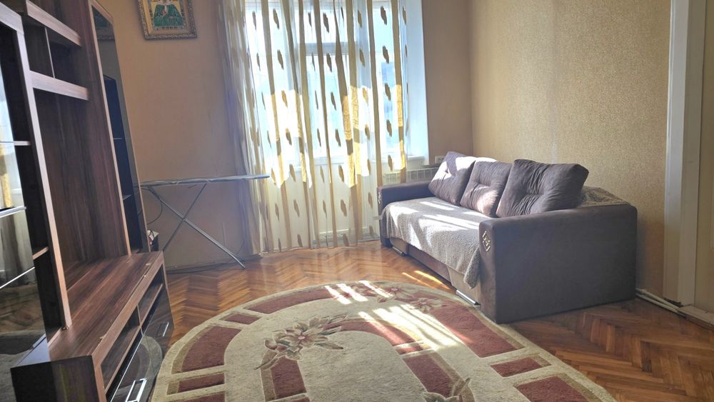 2 кім квартира, центр, біля університету, окремі кім, оплата помісячна