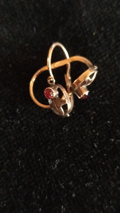 Brincos de ouro sem contraste