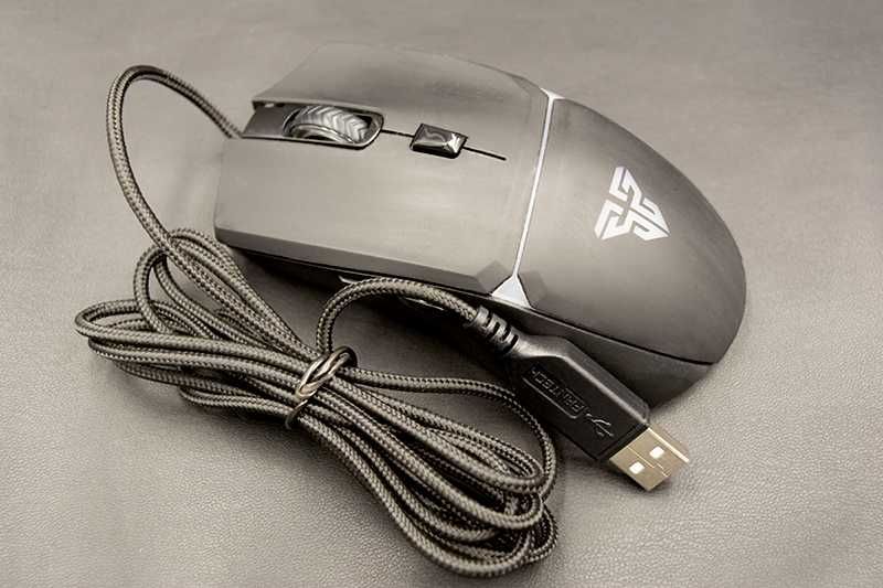Rato com Cabo USB Gaming da Fantech