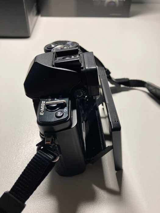 Câmara Fotográfica - Olympus OM-D E-M10 Mark II + Panasonic Lumix 25mm