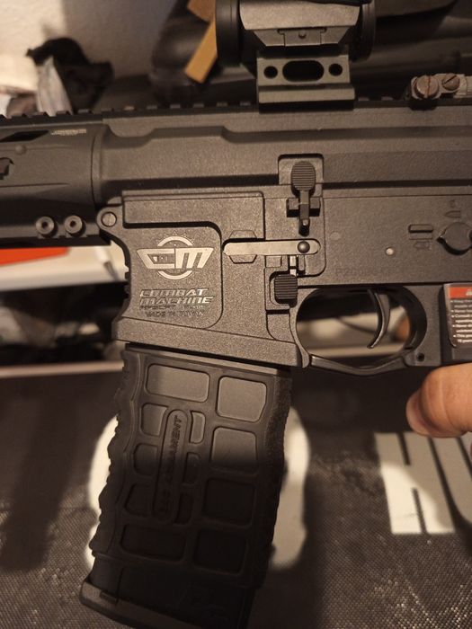 Airsoft réplica + acessórios.