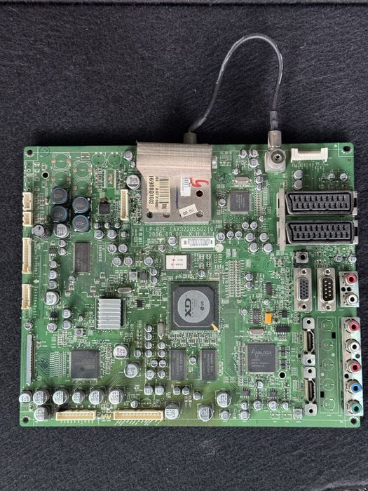 EAX32285502 (LP-62E) mainboard телевізорів LG моделей LG 32LB2R та LG 37LB2R-ZH.