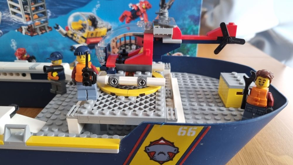 Statek badaczy oceanu LEGO 60266