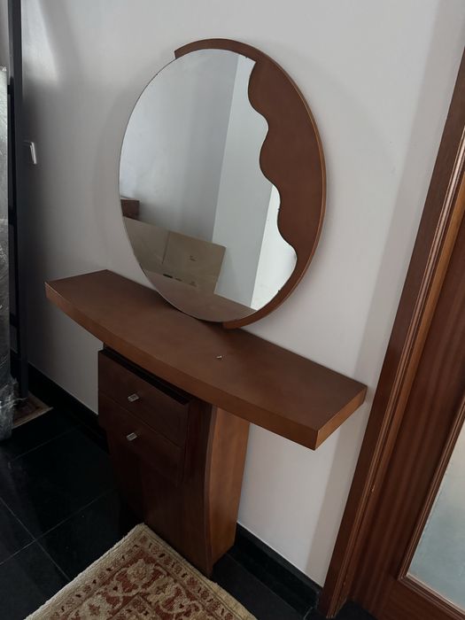 Consola com espelho