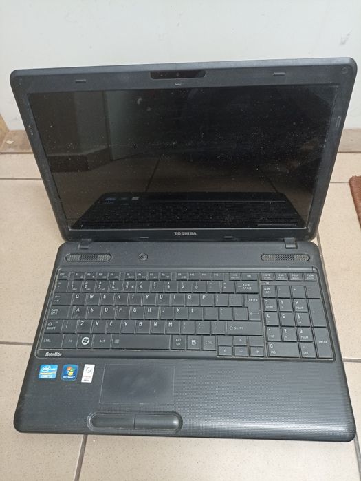 Laptop Toshiba satellite i3, 2gb ramu, dysk twardy, linux