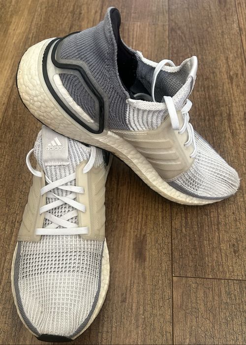 Кросівки Adidas UltraBoost, розмір 42