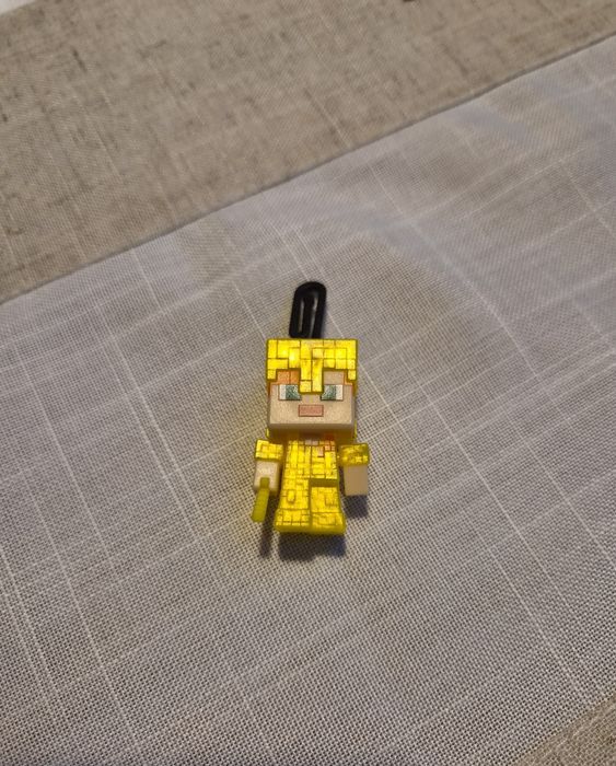 Alex Golden Armor Breloczek Kinder Joy