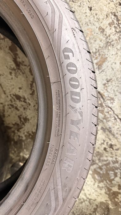 Pneus 235/50r19 XL Goodyear EfficientGrip 2 SUV com 85% piso