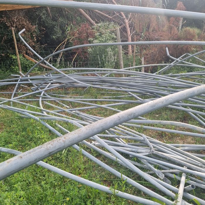 Tubos de estufa e caleira