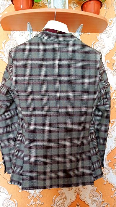 Чоловічий костюм-трійка