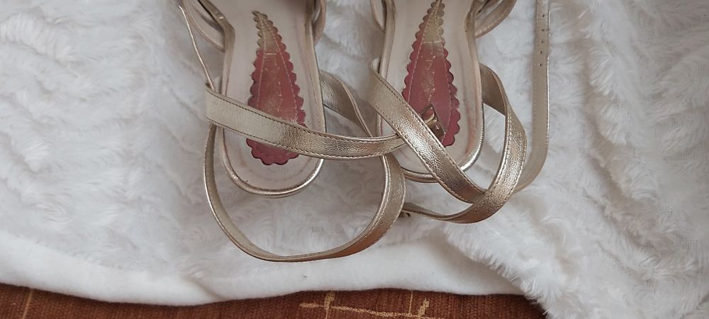 Sandalki z paseczkami