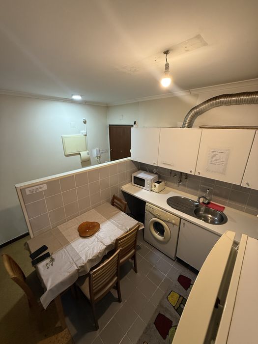 Quarto cama casal+ beliche em Penha de França (Lisboa)
