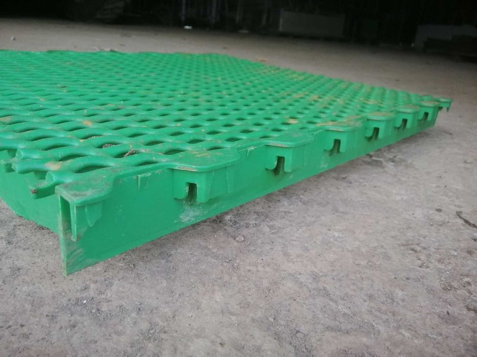 Решітка пластикова для щілинної підлоги