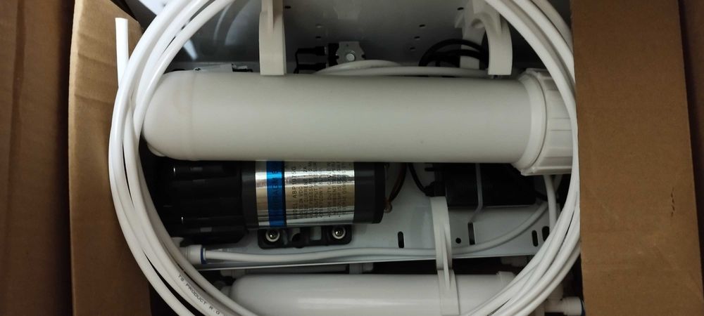 Sistema de purificação de água com filtros e bomba