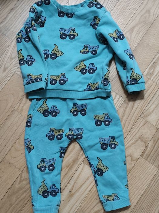 Продам костюм в садок 
200гр
Доставка новою поштоюКостюм в с