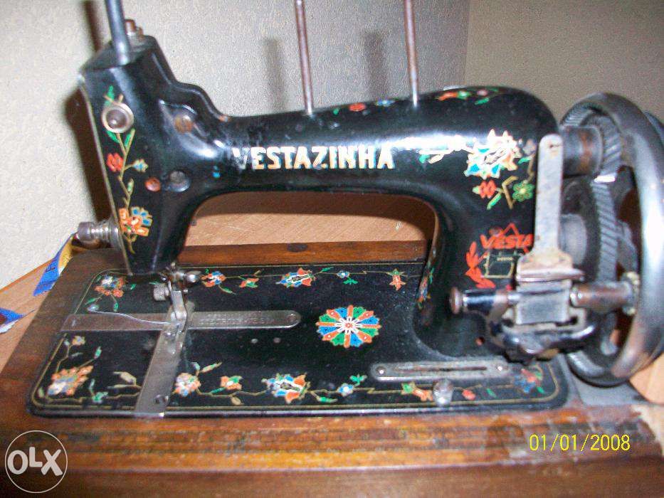 Продам антикварную швейную машинку VESTAZINHA