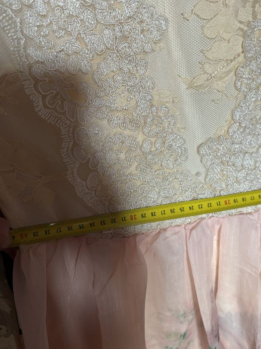 Piękna sukienka z koronką M