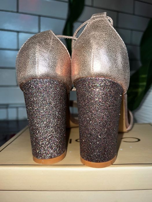 Босоніжки жіночі