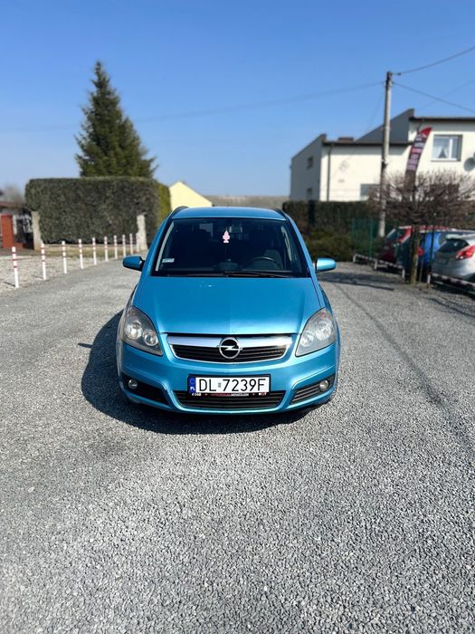 Opel Zafira Opel Zafira B 2006 Rok 1.9 TDI