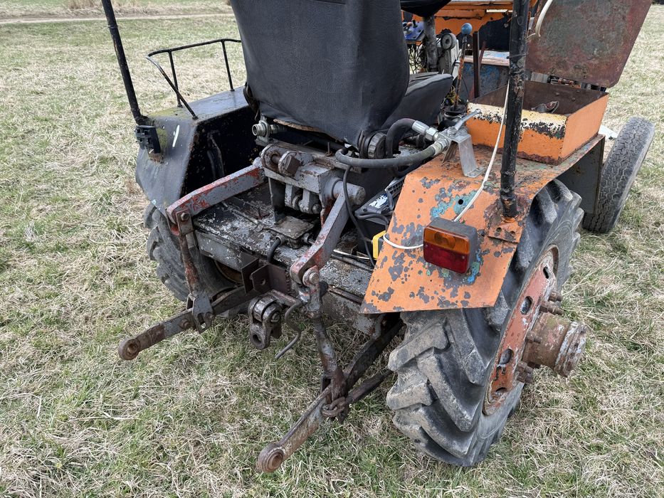 Traktor Sam.  Silnik 4011