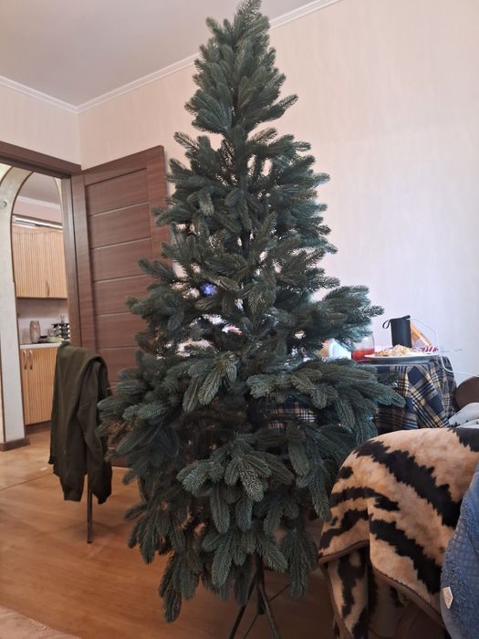 Ялинка штучна нова