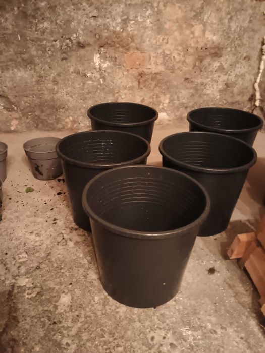 Wiadro ogrodowe plastikowe doniczki mix 14 sztuk