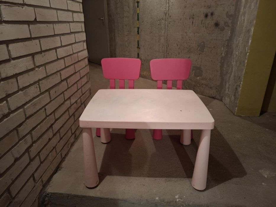 Stolik z krzesełkami