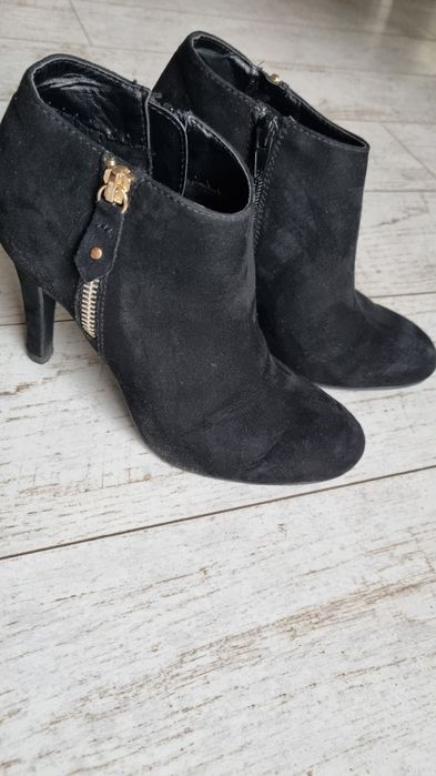 Buty, botki czarne, zamszowe, kozaczki szpilki rozmiar 35
