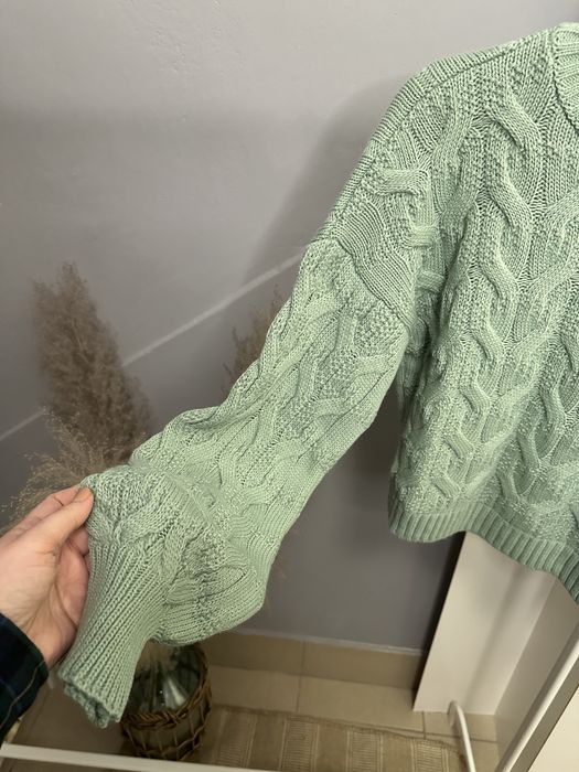 Sweter Latynka krótki warkoczowy splot szałwiowy kolor