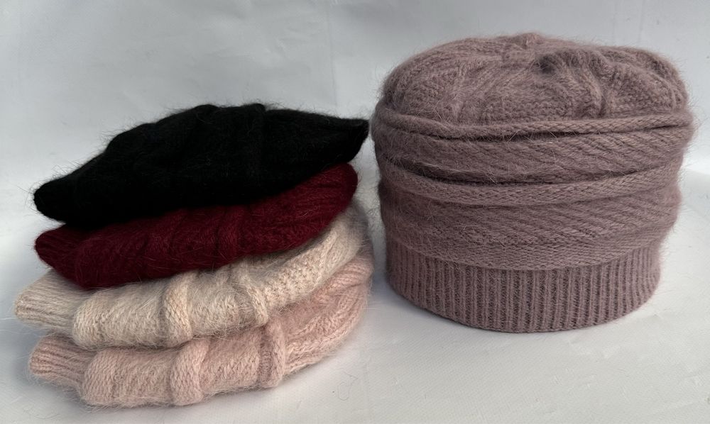 Жіночий ангоровий берет