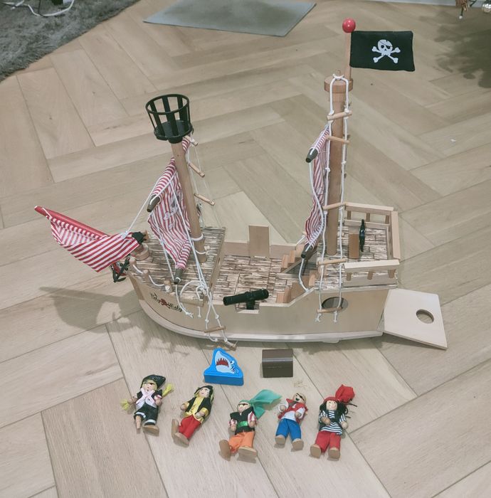 Drewniany statek piracki Playtive