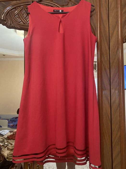 Жіноче плаття та блузки