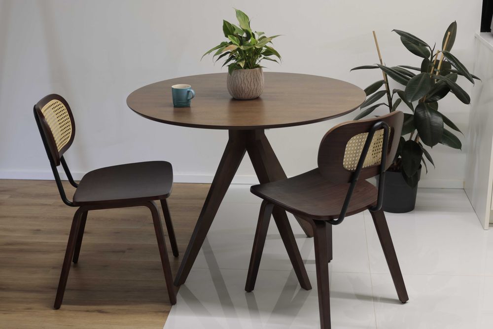 Mesa de Jantar 100cm com 2 cadeiras Sklum, 2 meses de uso.
