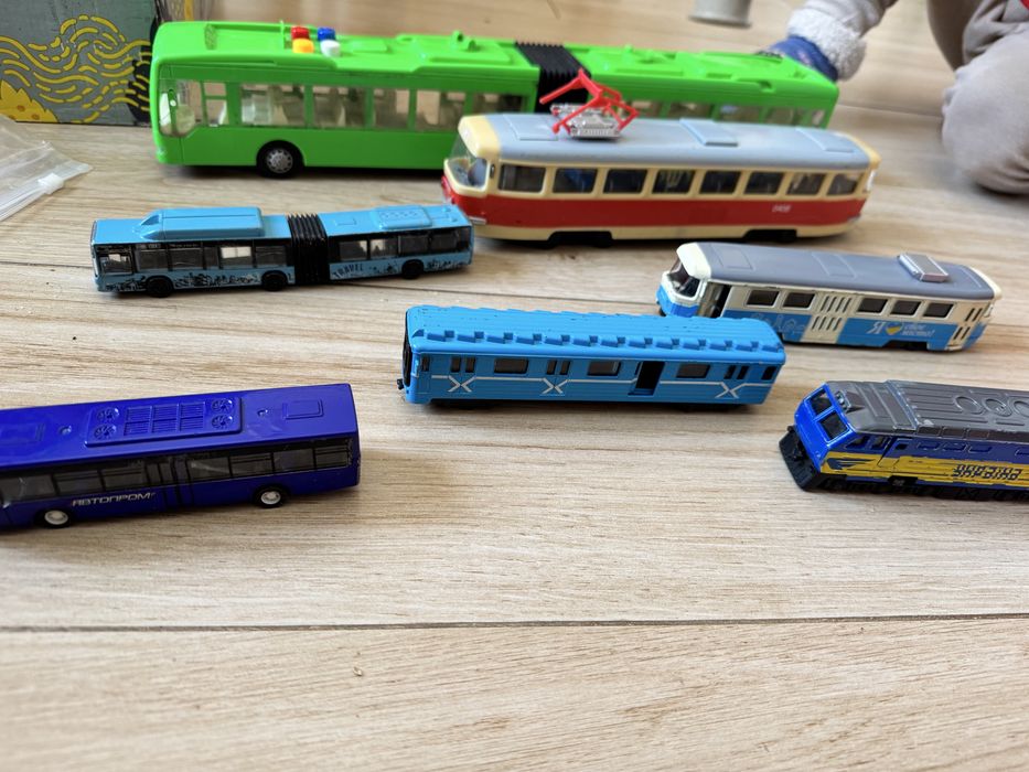 Автобус/потяг/трамвай