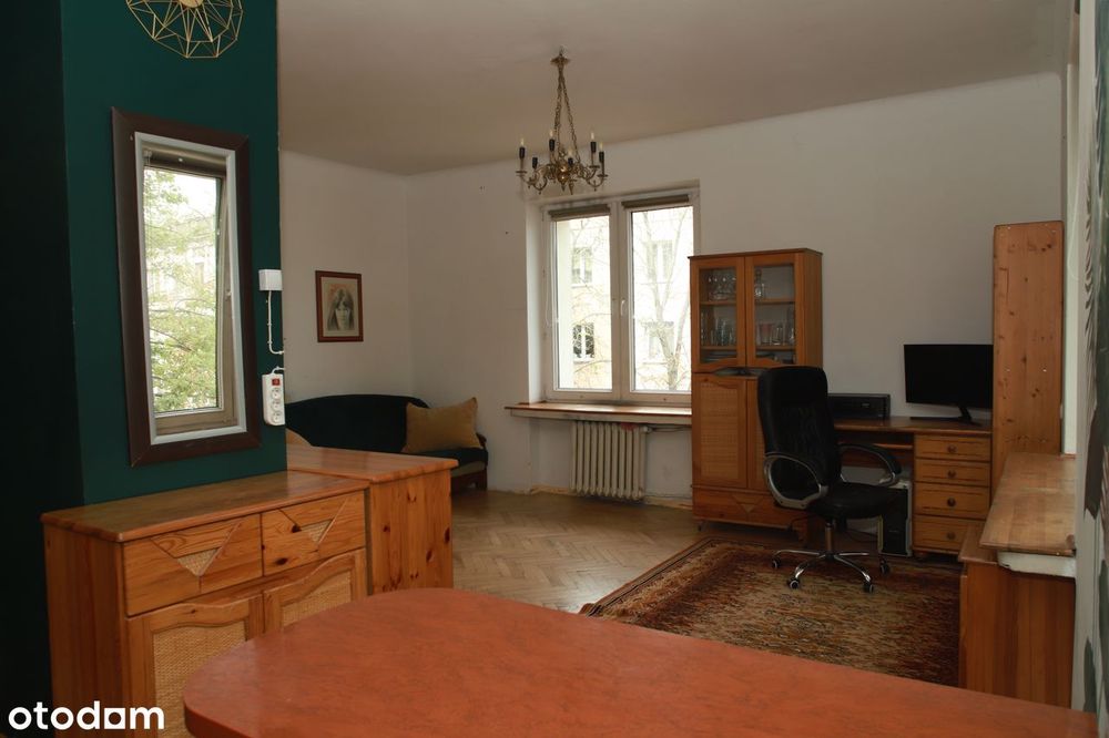 Kawalerka na Malmeda, 32,5 m2, na drugim piętrze. Jasne, do remontu.