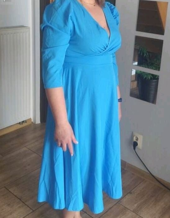 Sprzedam dwie sukienki każda po 50zl rozmiar L/xl