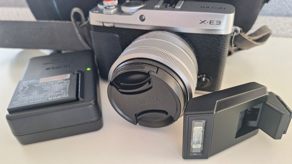 Fujifilm X-E3 é uma câmara mirrorless de formato rangefinder ultra-compacta