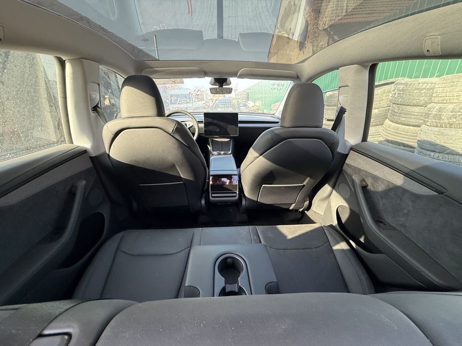 Tesla Model Y Juniper • салон