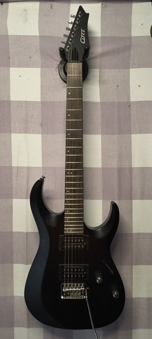 Продам электрогитару Cort х100