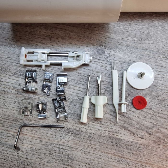 Швейна машина Janome 18W