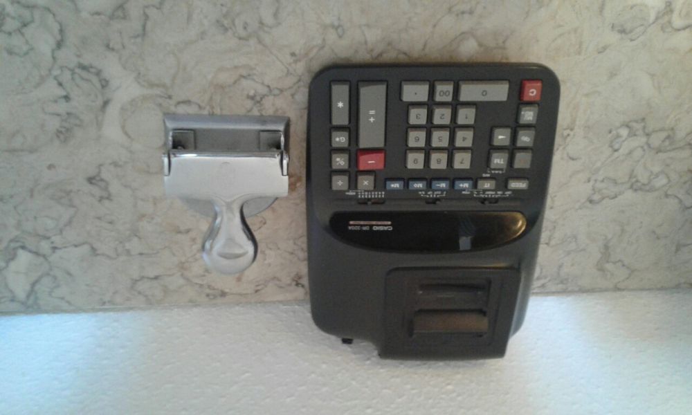 Calculadora de secretaria e furador em inox