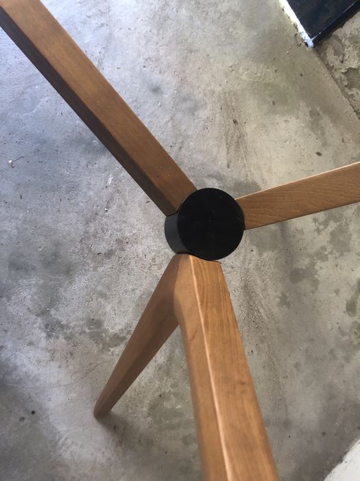 Pernas / pés de mesa com design moderno