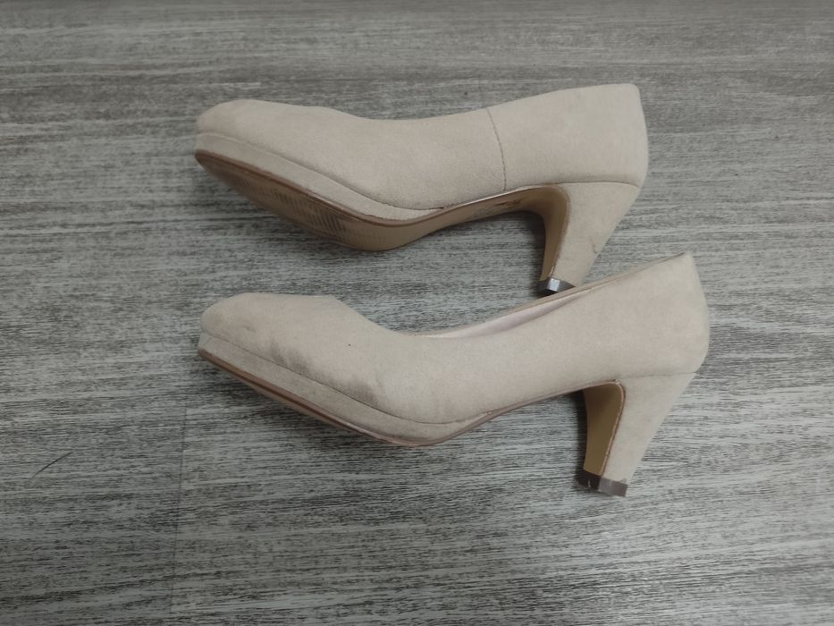 Sprzedam damskie buty rozmiar 36.