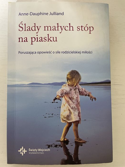 Ślady małych stóp na piasku