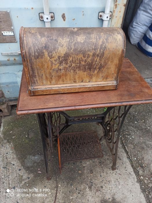 Antyczna maszyna do szycia Singer – kompletna, na żeliwnym stojaku